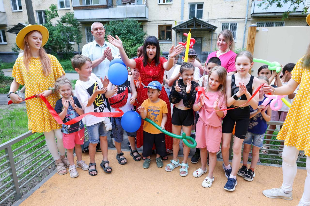 Еще две игровые площадки модернизировали в Климовске