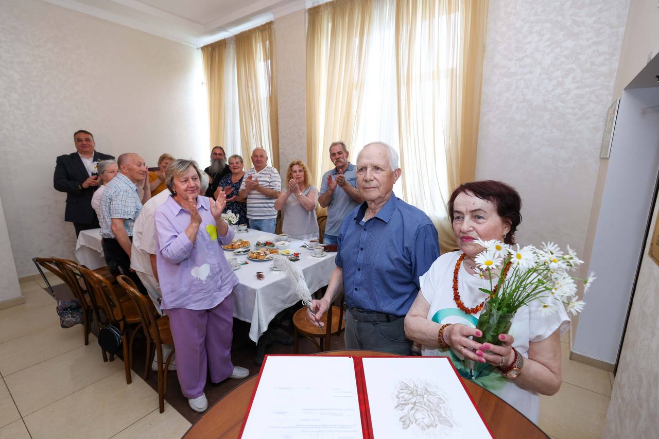 В День семьи, любви и верности в Подольске состоялось чаепитие для пяти семей, чей союз длится более полувека