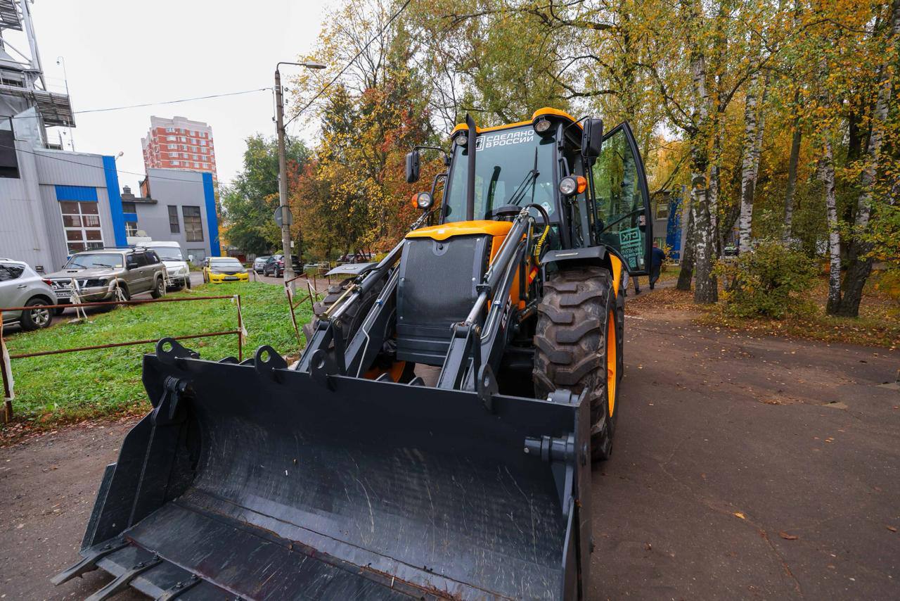 Парк спецтехники «Подольской теплосети» пополнился новым экскаватором